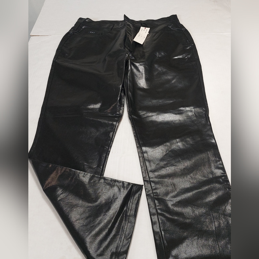 R.V.T Jeans Co. Women's Black Coated Jeans Size 18 NWT